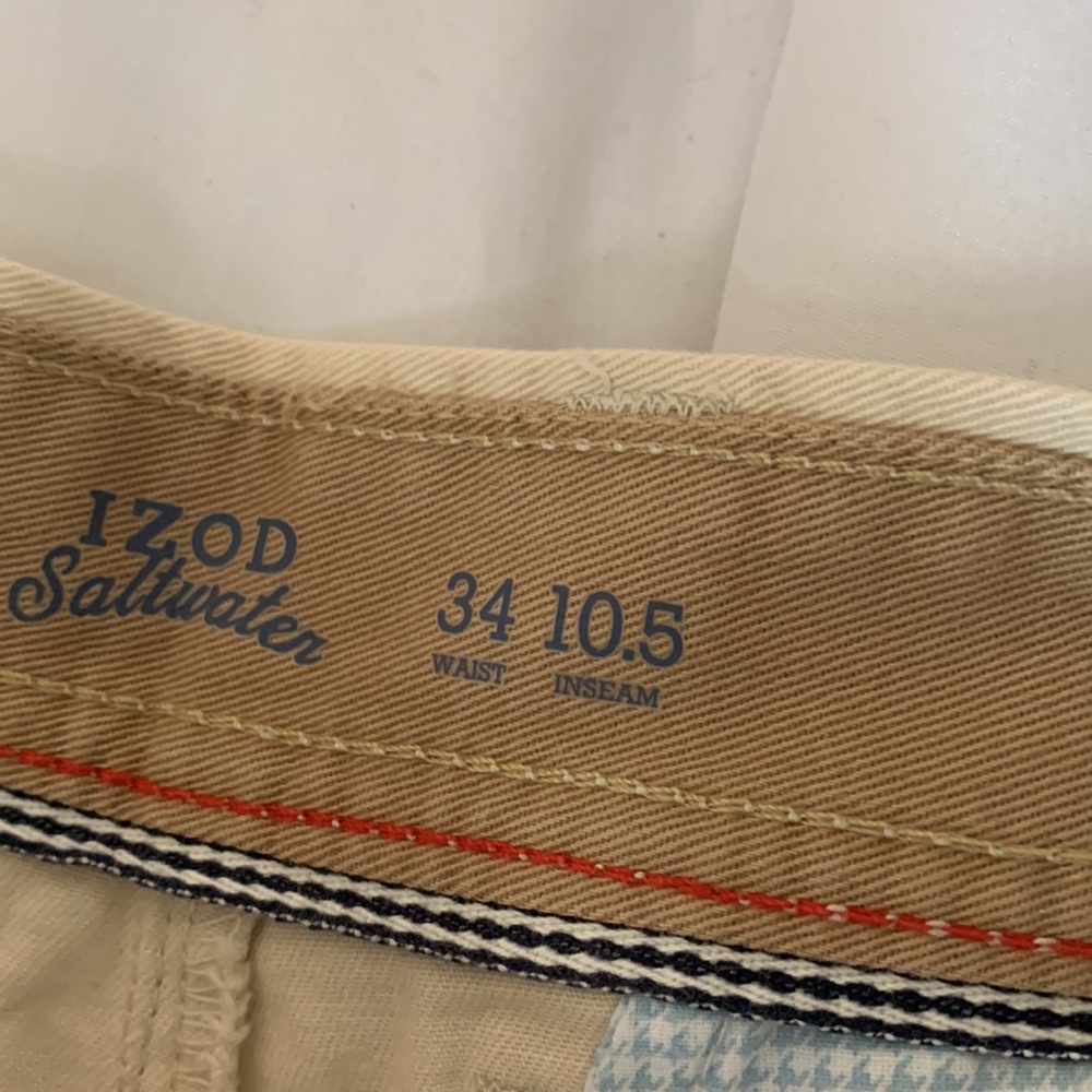 IZOD SHORTS - Picture 2 of 4